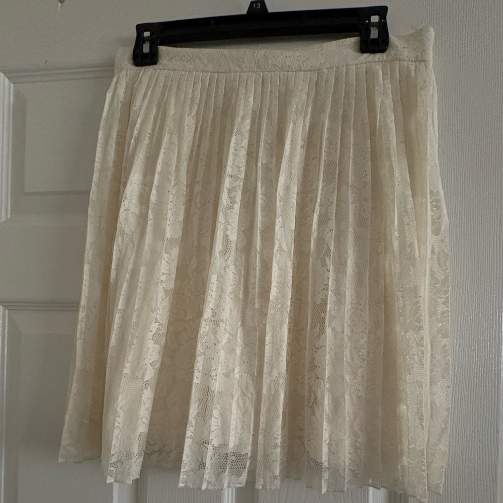 🤍Romeo & Juliet Couture Lace Pleated Skirt – Cream/Ivory | Size M